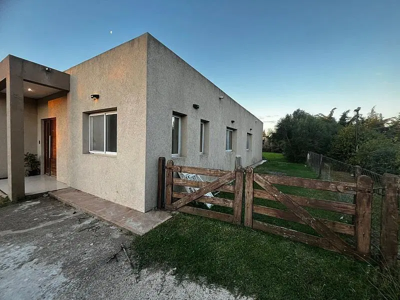 Casa de 7 ambientes sobre lote interno,en Lagos de San Eliseo. Ruta 58,Pte Perón- San Vicente. 2