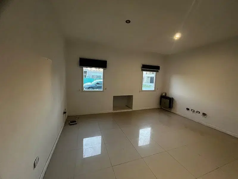 Casa de 7 ambientes sobre lote interno,en Lagos de San Eliseo. Ruta 58,Pte Perón- San Vicente. 5