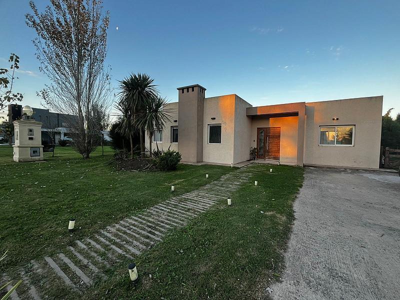 Casa de 7 ambientes sobre lote interno,en Lagos de San Eliseo. Ruta 58,Pte Perón- San Vicente.