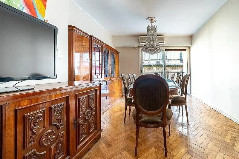 Depto de 4 ambientes con dependencias en Recoleta. Balcón aterrazado. Pza Vicente Lopez. Apto prof. 3