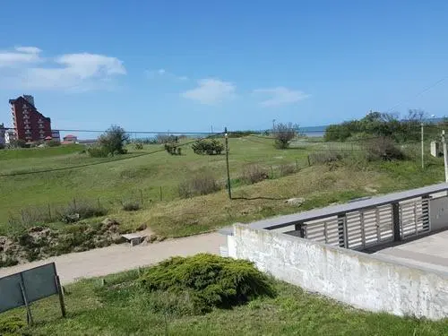 Casa en venta, 5 ambientes a reciclar, Villa Gesell, excelente ubicación 4