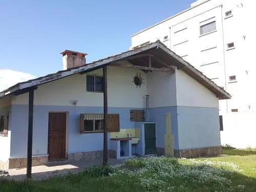 Casa en venta, 5 ambientes a reciclar, Villa Gesell, excelente ubicación 3