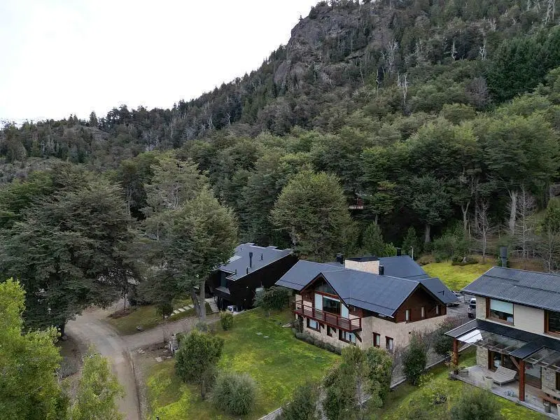 Casa en Venta en Arelauquen. Arquitectura Patagonica. Vista al Cerro Ventana. Cerca de Catedral 5