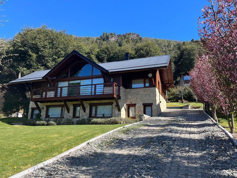 Casa en Venta en Arelauquen. Arquitectura Patagonica. Vista al Cerro Ventana. Cerca de Catedral