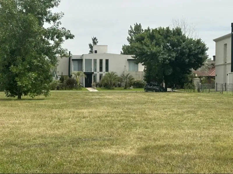 Lote con fondo al Golf en Country San Eliseo, con escritura. Ruta 58, San Vicente. 2