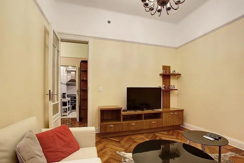 Alquiler dos ambientes con escritorio, equipado y amoblado en Recoleta. 3