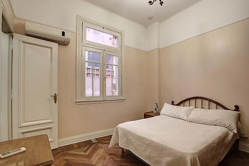 Alquiler dos ambientes con escritorio, equipado y amoblado en Recoleta. 2