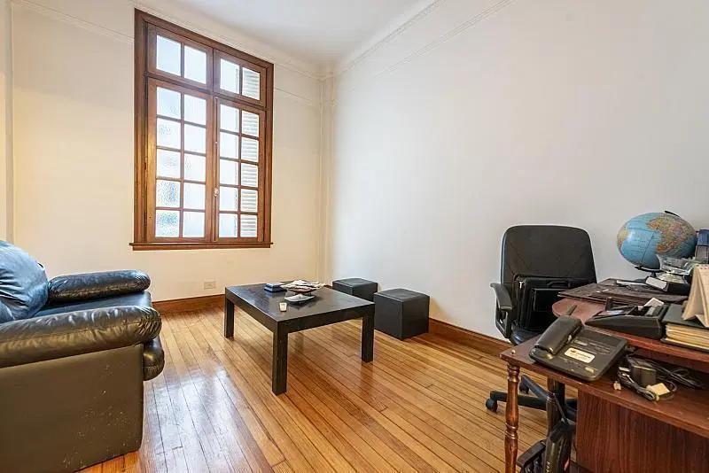 Tres ambientes en edificio francés de categoría. Reciclado. Equipado y Amoblado 4