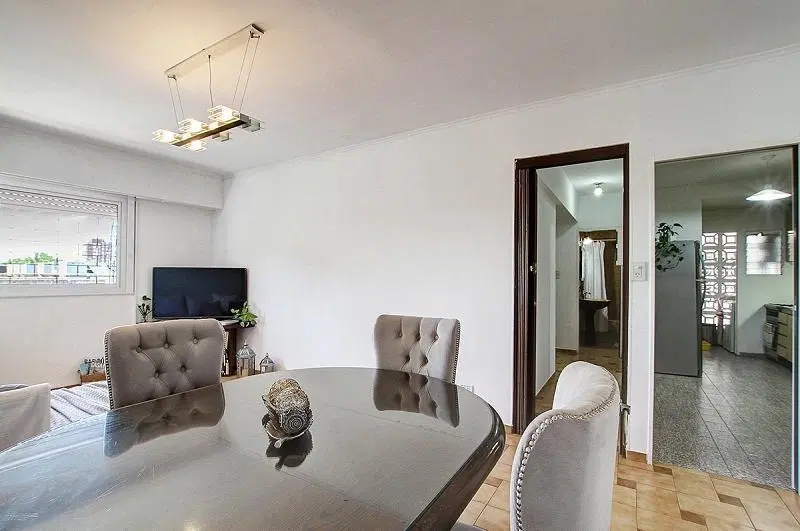 Venta Departamento 3 ambientes Amplio Luminoso Monte Castro 4