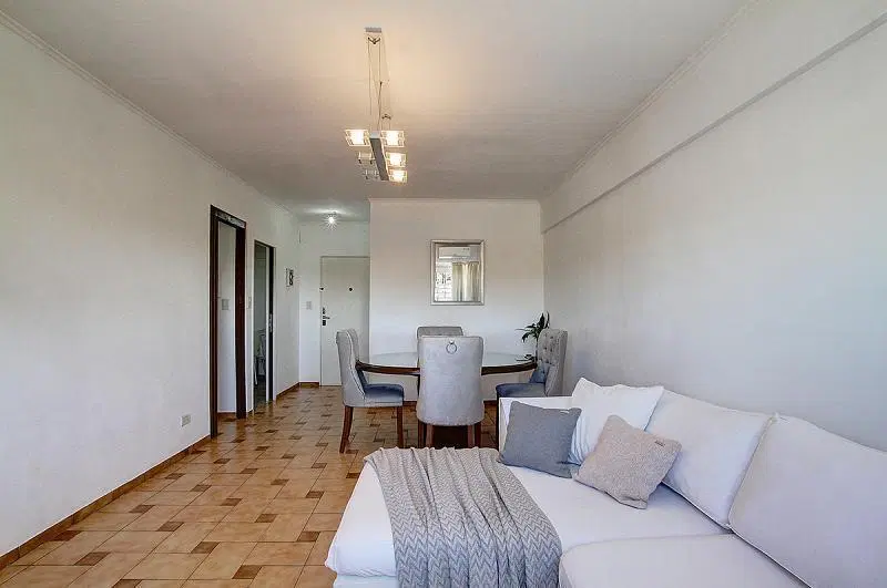 Venta Departamento 3 ambientes Amplio Luminoso Monte Castro 5