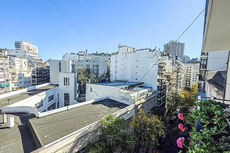 Libertad y Juncal. Duplex alto con vista. 5 dormitorios. Cochera. Impecable. Recoleta 3