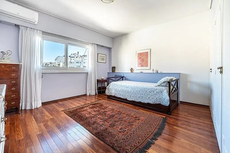 Libertad y Juncal. Duplex alto con vista. 5 dormitorios. Cochera. Impecable. Recoleta 5