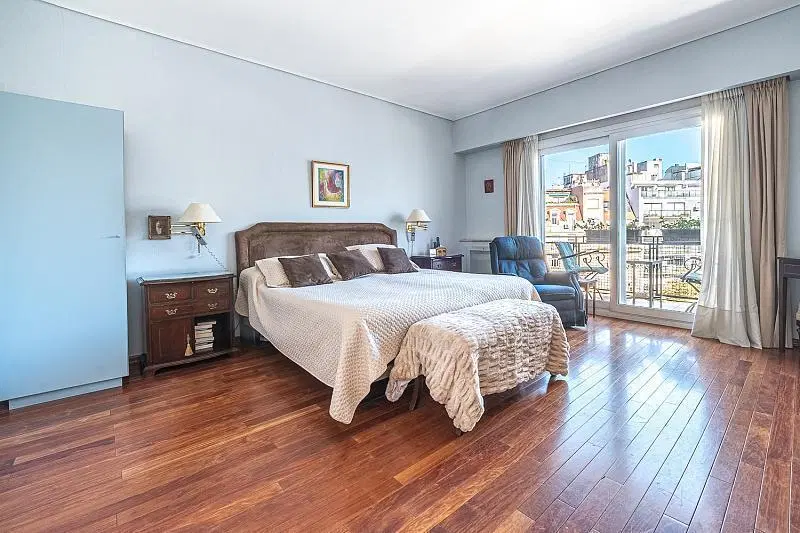 Libertad y Juncal. Duplex alto con vista. 5 dormitorios. Cochera. Impecable. Recoleta 2