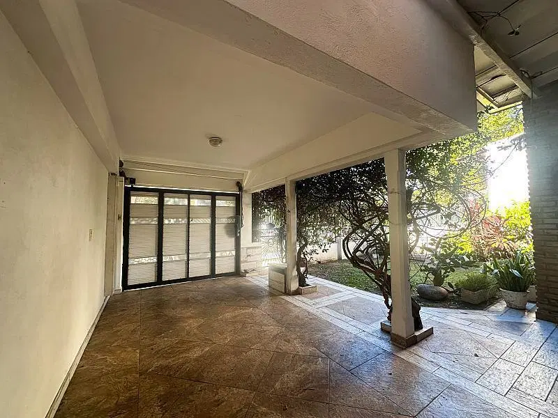 Casa de 7 ambientes más departamento en Turdera. Lomas de Zamora. 1