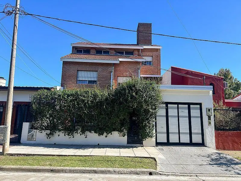 Casa de 7 ambientes más departamento en Turdera. Lomas de Zamora. 4