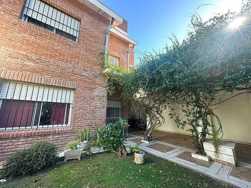Casa de 7 ambientes más departamento en Turdera. Lomas de Zamora. 5