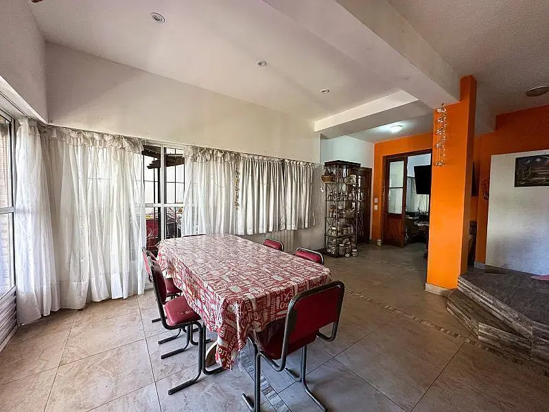 Casa de 7 ambientes más departamento en Turdera. Lomas de Zamora. 3