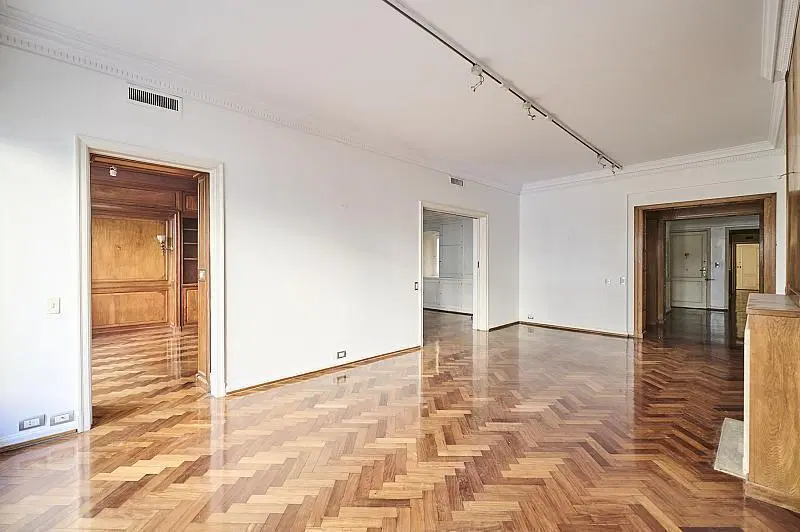 Categoría. Piso. Cuatro dormitorios. Dos cocheras. Luminoso. Recoleta 5