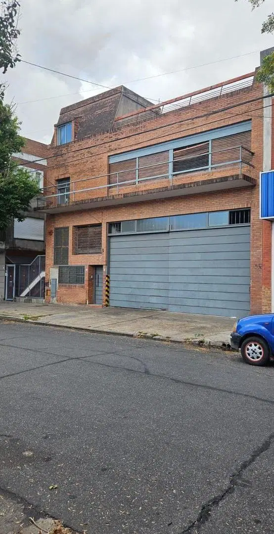 Depósito en venta de 1202 m2 en Villa Lugano, CABA 2