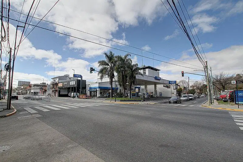 Venta estacion de servicio y gomeria en esquina de Avenida 4