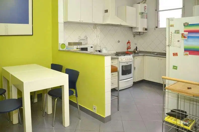 Tres ambientes con dependencia en Recoleta. Servicios individuales. 4