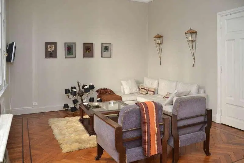 Tres ambientes con dependencia en Recoleta. Servicios individuales. 3