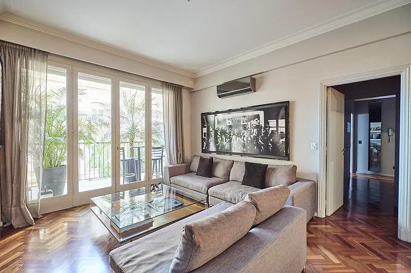 Departamento de gran categoria en impecable estado con cochera a la vuelta, 3 dormitorios. Retiro. 2