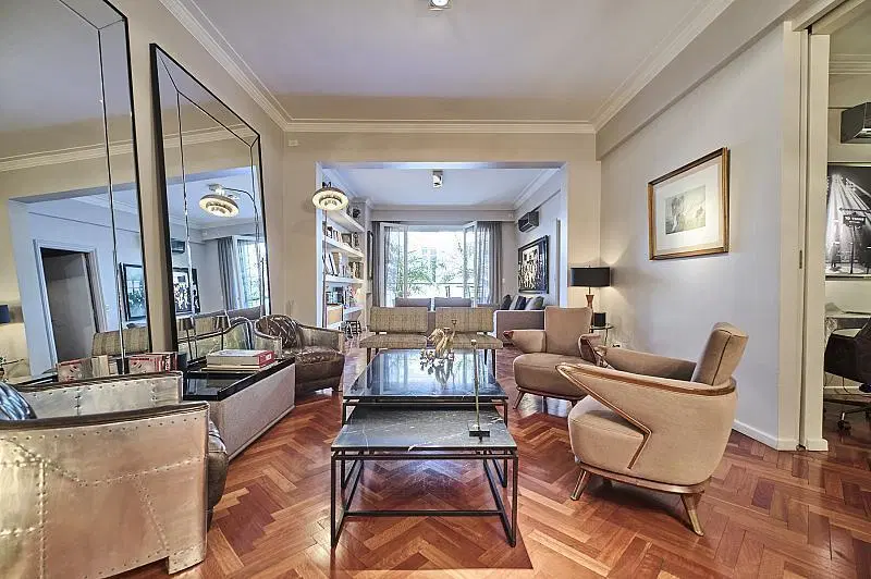 Departamento de gran categoria en impecable estado con cochera a la vuelta, 3 dormitorios. Retiro. 5