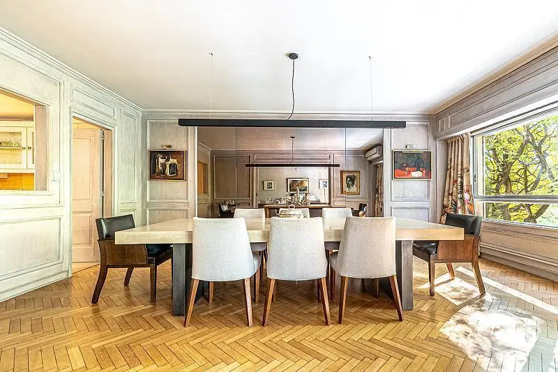 Exclusivo semipiso 4/5 dormitorios. Cochera y baulera. Palermo chico. Av Libertador 5