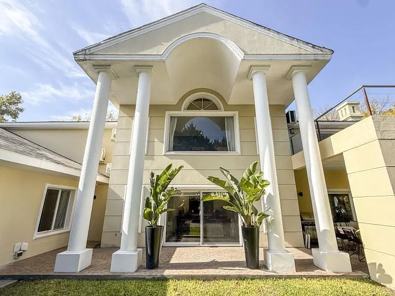 Excelente casa en venta en San Jorge Village. Muy buena ubicación central 4