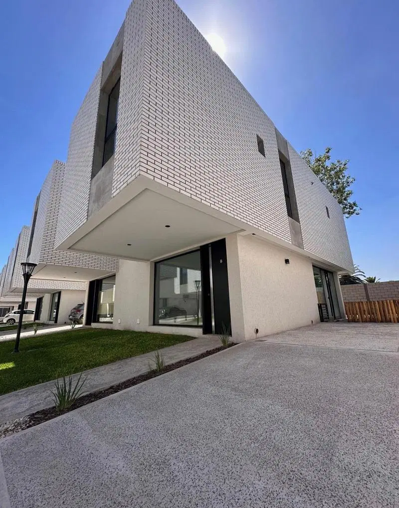 Dúplex de 4 ambientes con jardín en Bosques de Champagnat. Canning, Ezeiza. 1