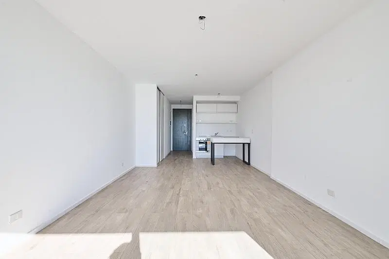 Excelente Amb. Estrenar, con balcón piso alto. Nuevo inteligente Apto Profesional, entrega inmediata 1