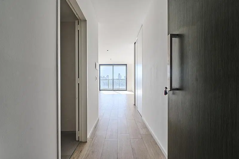 Excelente Amb. Estrenar, con balcón piso alto. Nuevo inteligente Apto Profesional, entrega inmediata 4