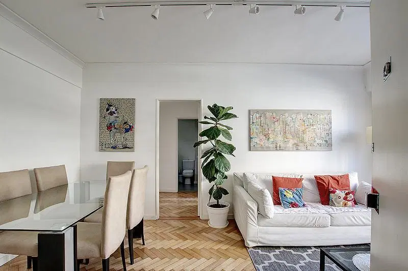 EXCELENTE DEPARTAMENTO DE 3 AMBIENTES CON BALCÓN TERRAZA, RECICLADO Y AMOBLADO EN ARENALES Y PARANÁ, 4
