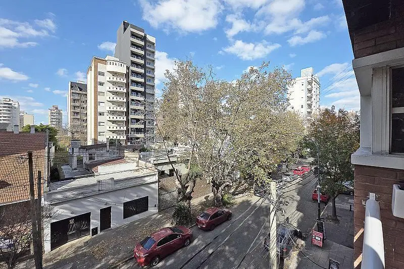 Departamento 2 ambientes Semipiso Luminoso Buen estado con 2 balcones al frente en Lanus Este 2