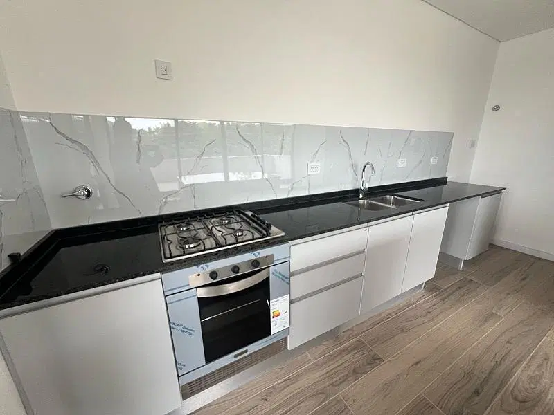 Departamento de 3 ambientes con gran balcón aterrazado de 60 m2, en VIA VENTO, Canning. 3