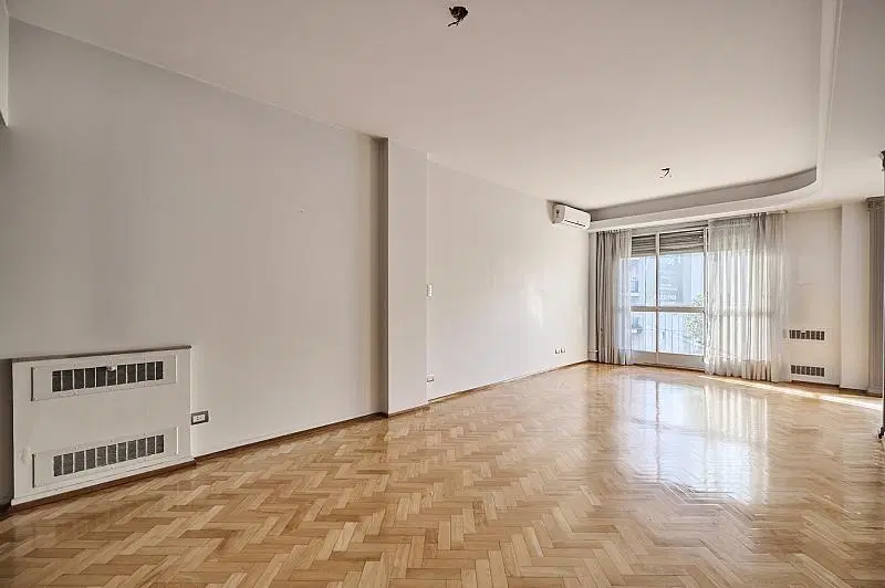 Departamento 3 ambientes Semipiso Reciclado Impecable Luminoso con baulera y balcón en Recoleta 3