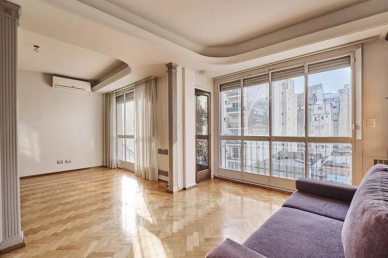 Departamento 3 ambientes Semipiso Reciclado Impecable Luminoso con baulera y balcón en Recoleta 5