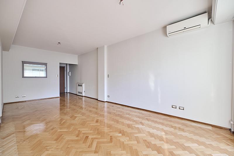 Departamento 3 ambientes Semipiso Reciclado Impecable Luminoso con baulera y balcón en Recoleta