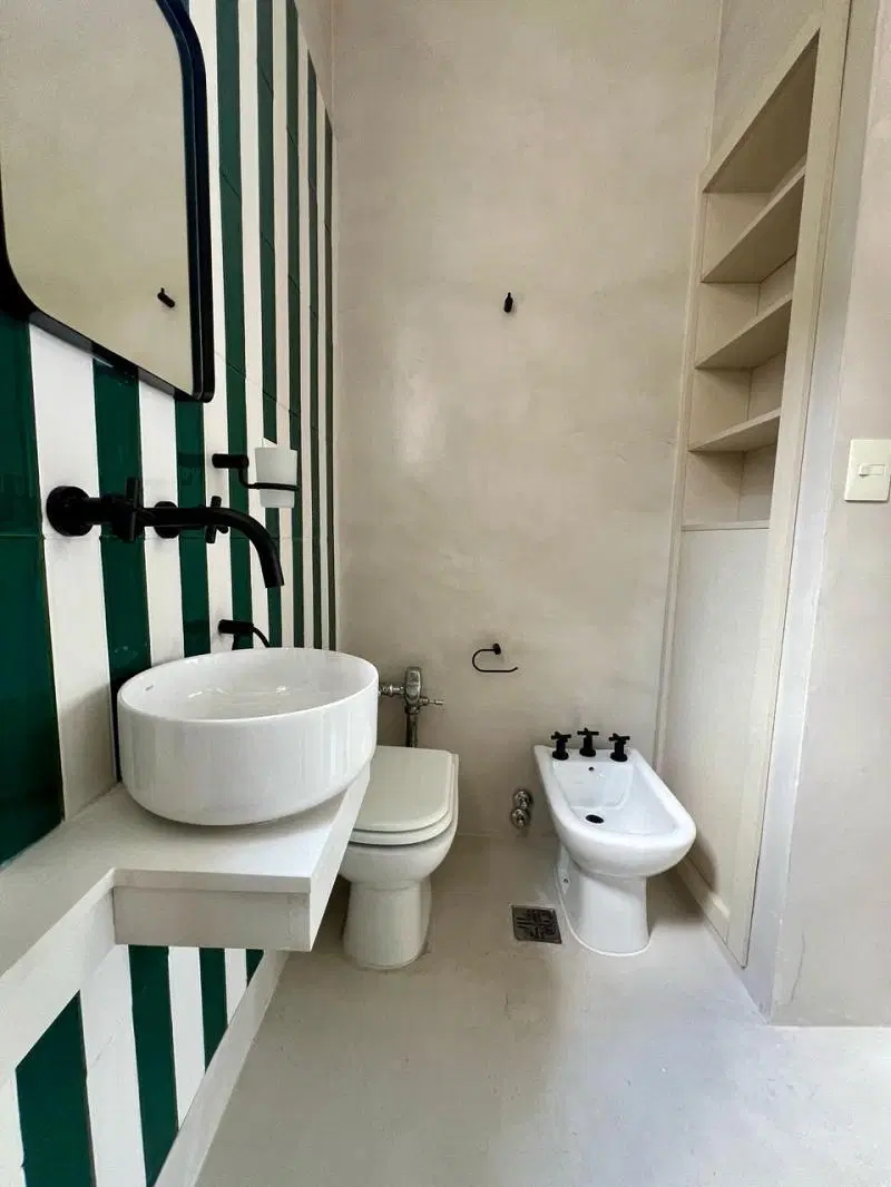 Luminoso dos ambientes al contrafrente. Reciclado. Living comedor, un dormitorio con placard 4