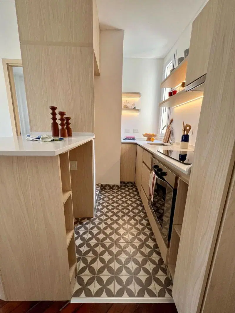 Luminoso dos ambientes al contrafrente. Reciclado. Living comedor, un dormitorio con placard 3