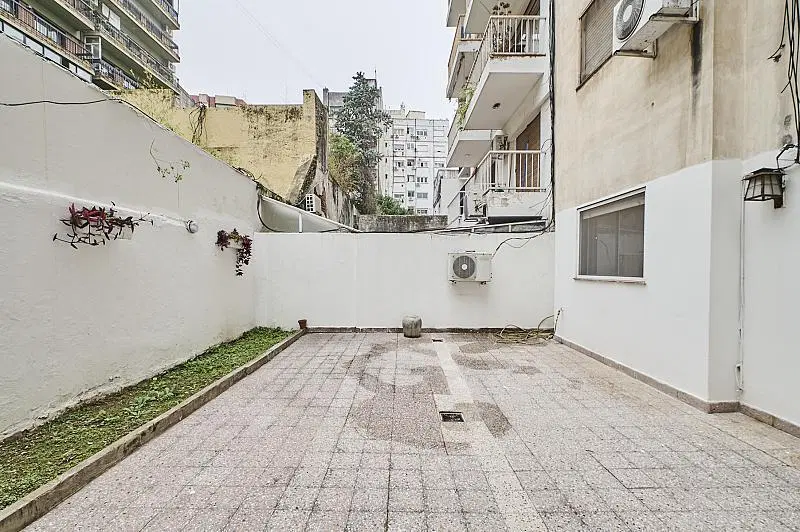 Departamento 3 ambientes Semipiso Luminoso con patio y dependencia en Palermo 2