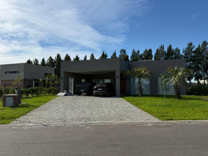 Casa de 5 ambientes a estrenar en barrio San Simón. Canning, Ezeiza.