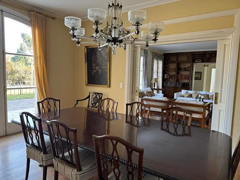 Señorial casa de dos plantas en venta en el Golf Club Argentino con vista a la cancha de golf. 5