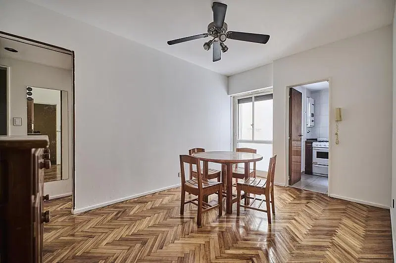 Oportunidad - depto de dos ambientes cerca de Plaza Vicente López. Remodelado. Recoleta 1