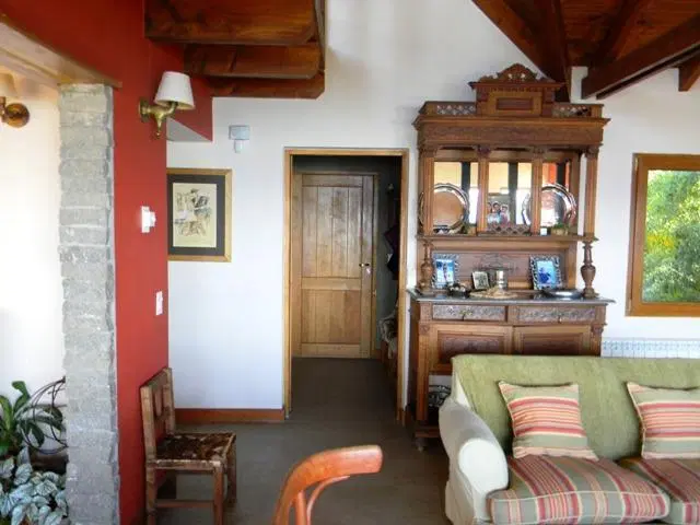 Venta excelente casa vista al lago 3 dormitorios mas dependencia, Barrio Antuhue, Bariloche 5