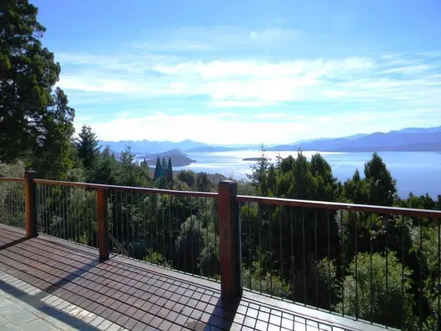 Venta excelente casa vista al lago 3 dormitorios mas dependencia, Barrio Antuhue, Bariloche 3