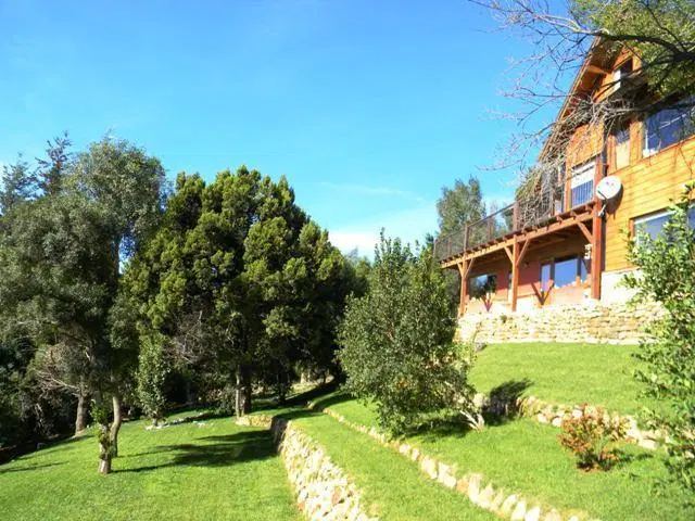 Venta excelente casa vista al lago 3 dormitorios mas dependencia, Barrio Antuhue, Bariloche 2