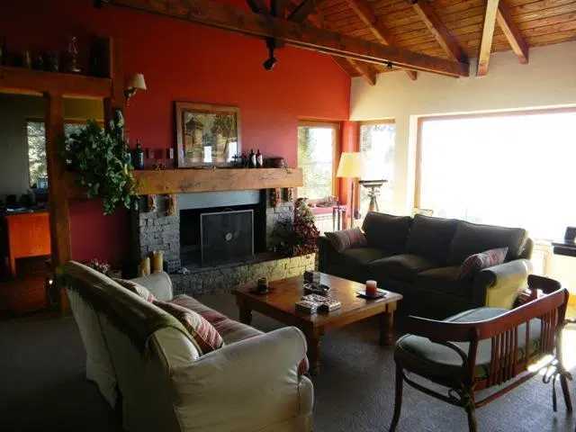 Venta excelente casa vista al lago 3 dormitorios mas dependencia, Barrio Antuhue, Bariloche 2