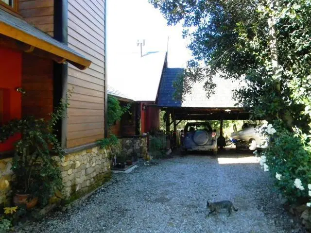 Venta excelente casa vista al lago 3 dormitorios mas dependencia, Barrio Antuhue, Bariloche 3